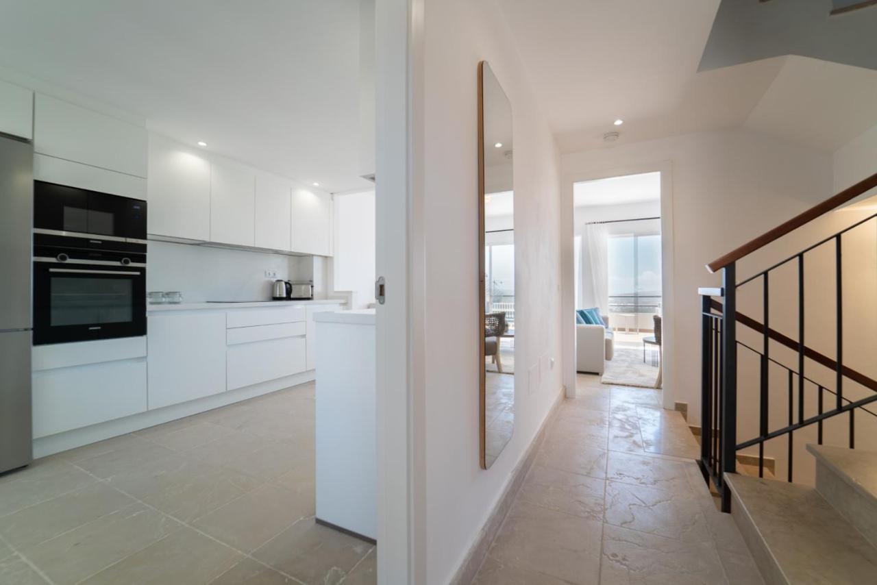 Townhouse With Spectacular Views Of Gibraltar Manilva